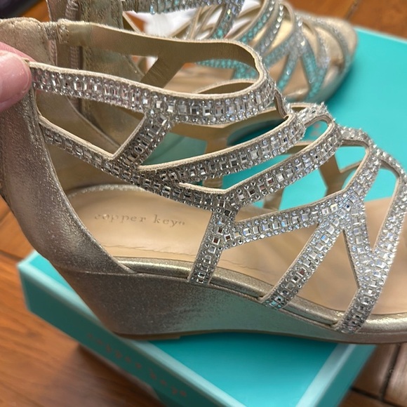 Copper Key Gold Dress‎ Shoes with Strappy Design and Medium Heel - Picture 6 of 7